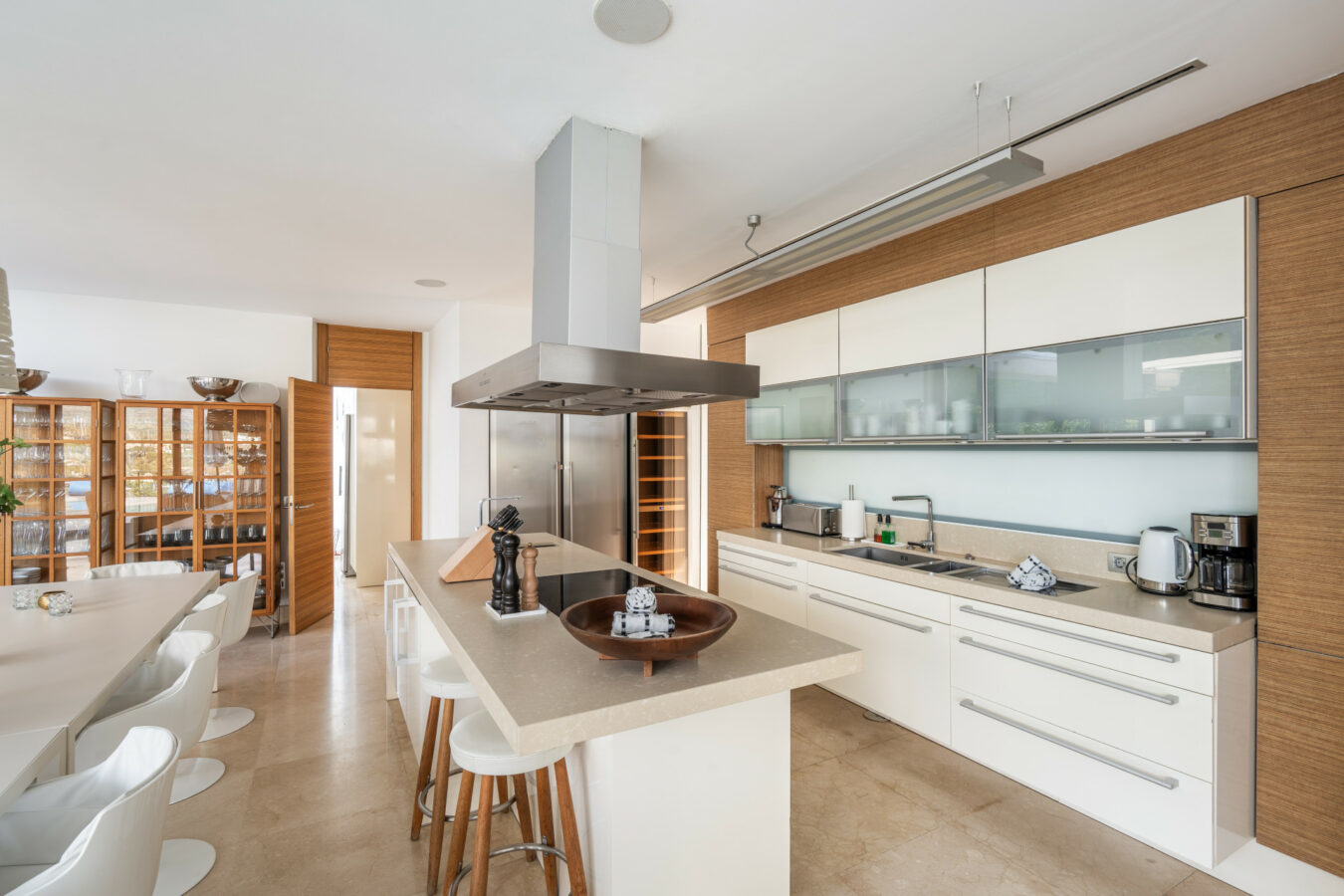 84cd86a6-ea90-496d-92e3-59553ae29d0d FOR SALE 🌟 🏡 Contemporary Luxury Villa with Heated Infinity Pool & Rooftop Lounge 🇪🇸 Nueva Andalucía, Marbella 🇪🇸