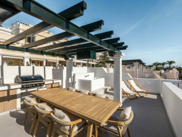 FOR SALE 🌟 Fully Renovated Duplex Penthouse with Private Solarium, Nueva Andalucía, Marbella 🇪🇸