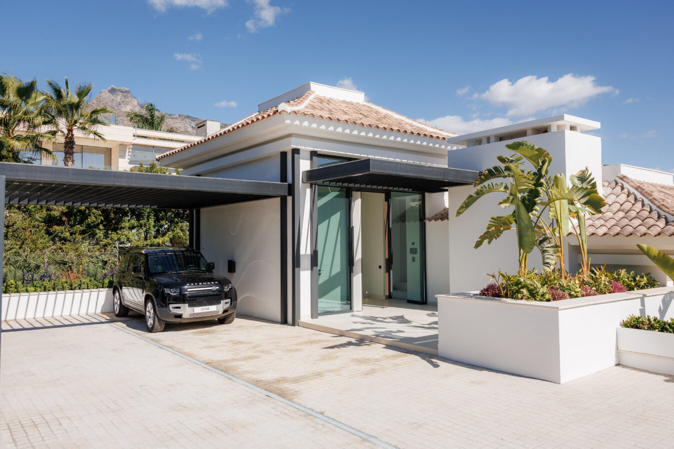 FOR SALE 🏡 Fully Furnished Contemporary Villa with Heated Pool, Smart Home & Panoramic Terrace – Golden Mile, Marbella
