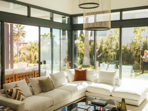 FOR SALE 🏡 Fully Furnished Contemporary Villa with Heated Pool, Smart Home & Panoramic Terrace – Golden Mile, Marbella