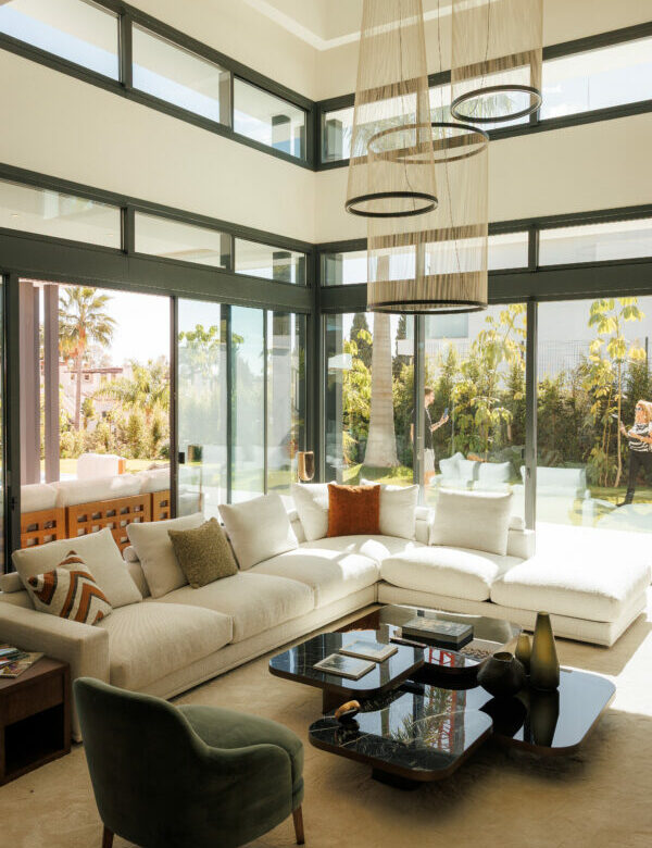 FOR SALE 🏡 Fully Furnished Contemporary Villa with Heated Pool, Smart Home & Panoramic Terrace – Golden Mile, Marbella