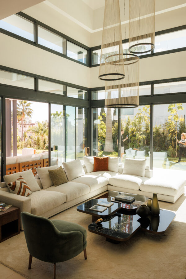 FOR SALE 🏡 Fully Furnished Contemporary Villa with Heated Pool, Smart Home & Panoramic Terrace – Golden Mile, Marbella