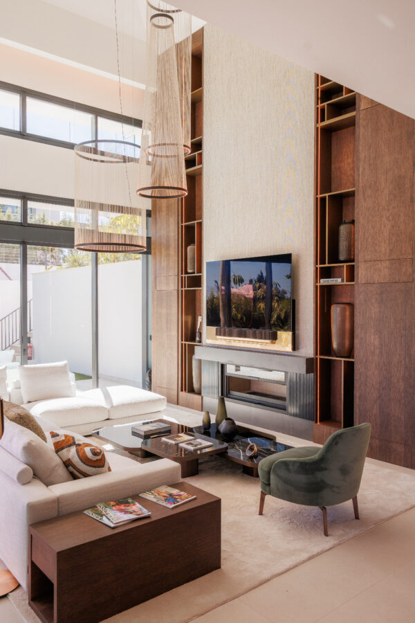 FOR SALE 🏡 Fully Furnished Contemporary Villa with Heated Pool, Smart Home & Panoramic Terrace – Golden Mile, Marbella