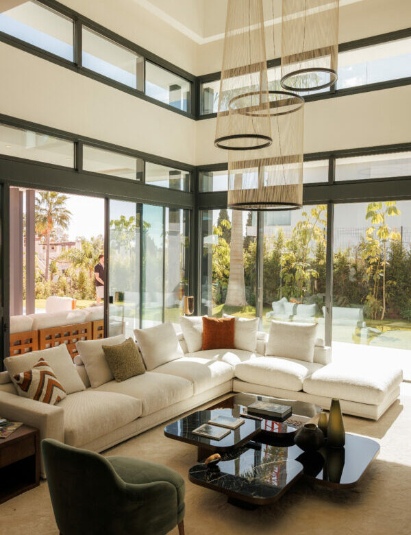 FOR SALE 🏡 Fully Furnished Contemporary Villa with Heated Pool, Smart Home & Panoramic Terrace – Golden Mile, Marbella