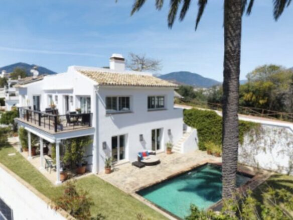 For Sale: Charming Hilltop Villa with Panoramic Views – Nueva Andalucía, Marbella 🇪🇸