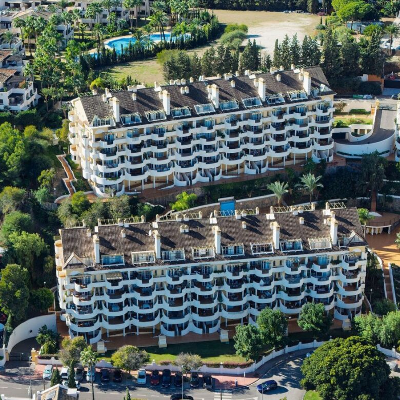 FOR LONG-TERM RENT 🏡 Furnished Apartment with Panoramic Sea & Mountain Views – Señorio de Aloha, Nueva Andalucía