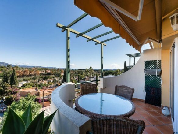 FOR LONG-TERM RENT 🏡 Furnished Apartment with Panoramic Sea & Mountain Views – Señorio de Aloha, Nueva Andalucía