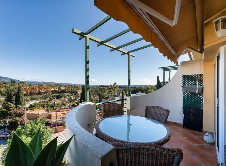 FOR LONG-TERM RENT 🏡 Furnished Apartment with Panoramic Sea & Mountain Views – Señorio de Aloha, Nueva Andalucía