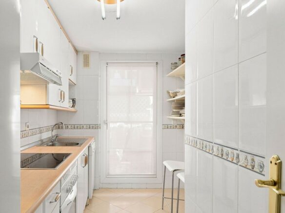 FOR LONG-TERM RENT 🏡 Furnished Apartment with Panoramic Sea & Mountain Views – Señorio de Aloha, Nueva Andalucía