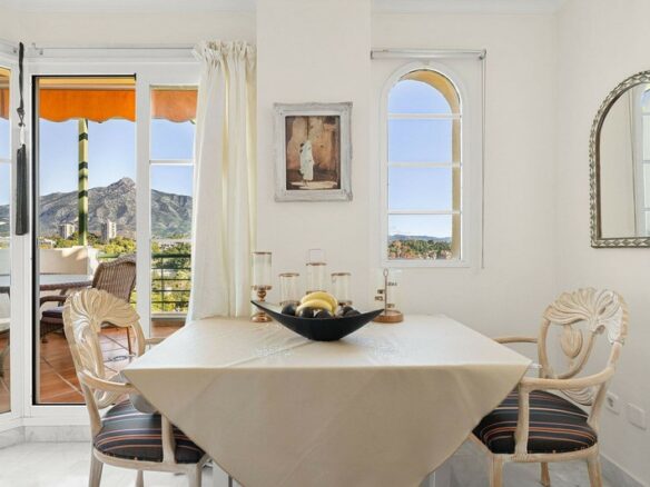 FOR LONG-TERM RENT 🏡 Furnished Apartment with Panoramic Sea & Mountain Views – Señorio de Aloha, Nueva Andalucía