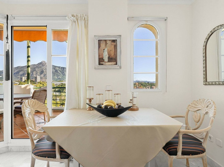 FOR LONG-TERM RENT 🏡 Furnished Apartment with Panoramic Sea & Mountain Views – Señorio de Aloha, Nueva Andalucía