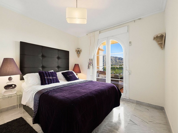FOR LONG-TERM RENT 🏡 Furnished Apartment with Panoramic Sea & Mountain Views – Señorio de Aloha, Nueva Andalucía