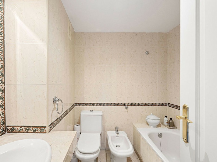 FOR LONG-TERM RENT 🏡 Furnished Apartment with Panoramic Sea & Mountain Views – Señorio de Aloha, Nueva Andalucía