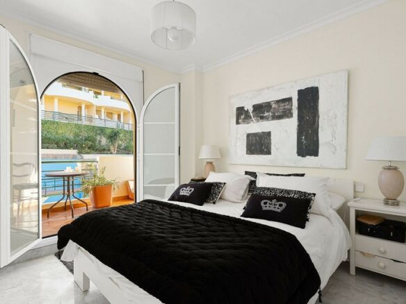 FOR LONG-TERM RENT 🏡 Furnished Apartment with Panoramic Sea & Mountain Views – Señorio de Aloha, Nueva Andalucía