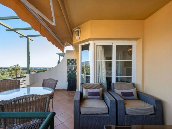 FOR LONG-TERM RENT 🏡 Furnished Apartment with Panoramic Sea & Mountain Views – Señorio de Aloha, Nueva Andalucía