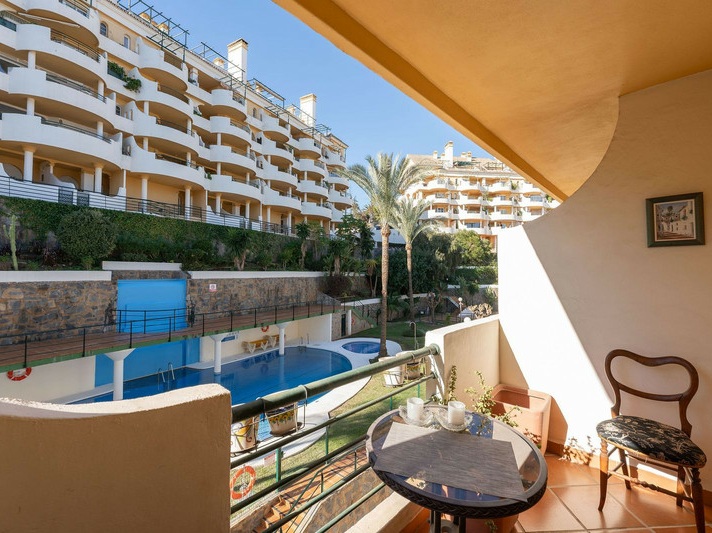 FOR LONG-TERM RENT 🏡 Furnished Apartment with Panoramic Sea & Mountain Views – Señorio de Aloha, Nueva Andalucía
