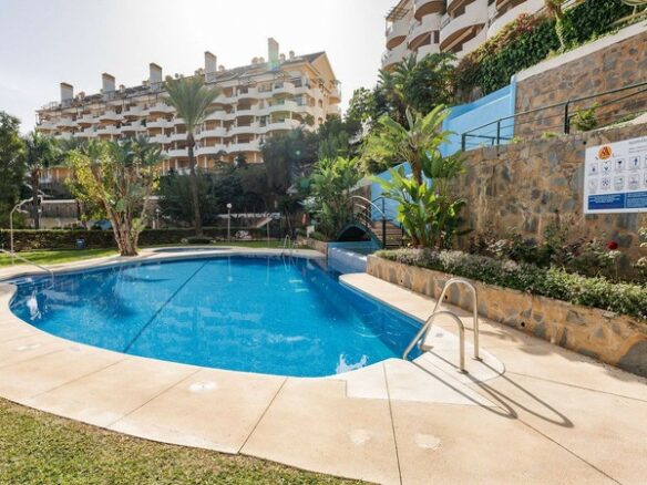 FOR LONG-TERM RENT 🏡 Furnished Apartment with Panoramic Sea & Mountain Views – Señorio de Aloha, Nueva Andalucía