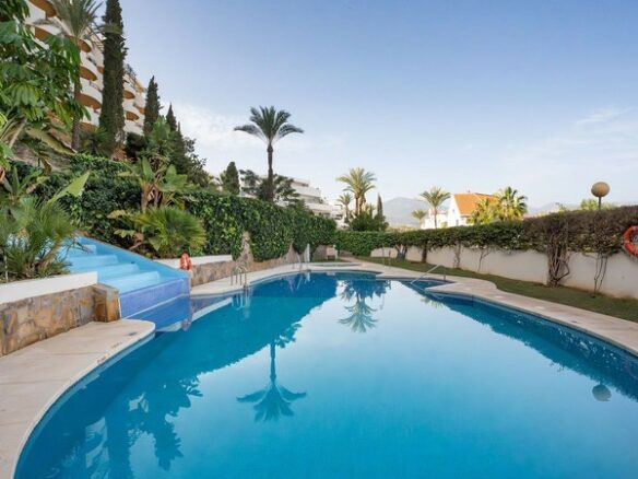 FOR LONG-TERM RENT 🏡 Furnished Apartment with Panoramic Sea & Mountain Views – Señorio de Aloha, Nueva Andalucía