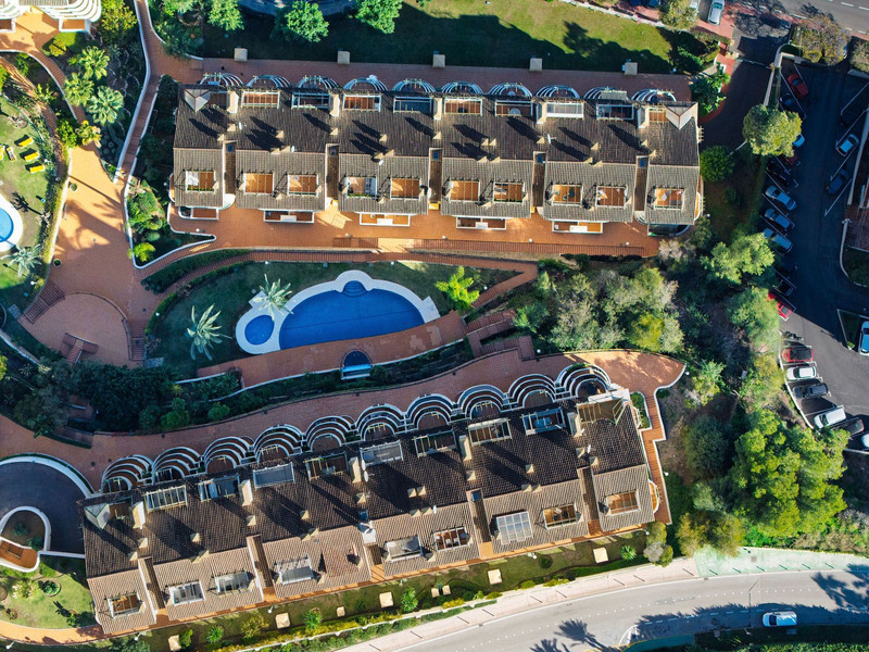 FOR LONG-TERM RENT 🏡 Furnished Apartment with Panoramic Sea & Mountain Views – Señorio de Aloha, Nueva Andalucía