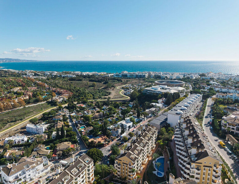 FOR LONG-TERM RENT 🏡 Furnished Apartment with Panoramic Sea & Mountain Views – Señorio de Aloha, Nueva Andalucía