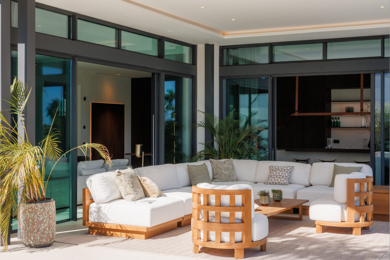 FOR SALE 🏡 Fully Furnished Contemporary Villa with Heated Pool, Smart Home & Panoramic Terrace – Golden Mile, Marbella