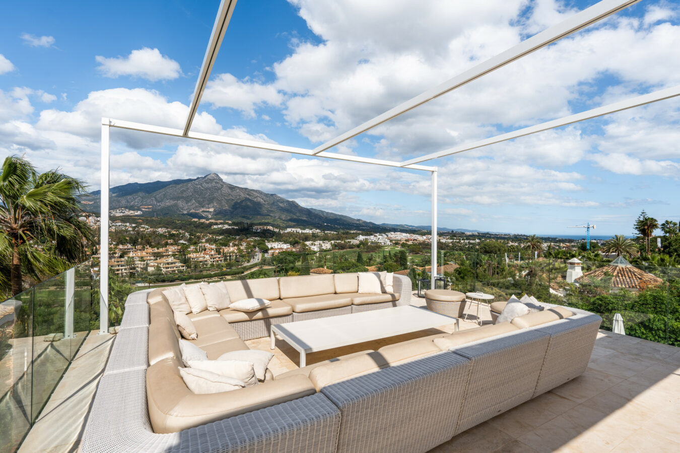 a973fac4-38d9-4688-a1d1-27fcc604b030 FOR SALE 🌟 🏡 Contemporary Luxury Villa with Heated Infinity Pool & Rooftop Lounge 🇪🇸 Nueva Andalucía, Marbella 🇪🇸
