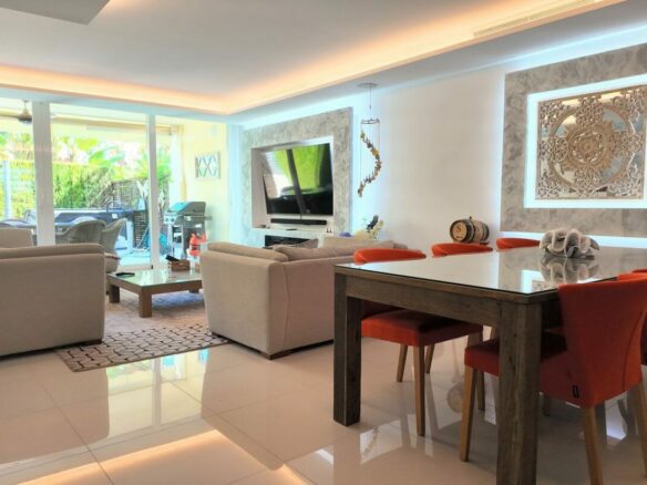 FOR SALE 🏡 Stylish Townhouse near the Beach – Atalaya de Rio Verde, Nueva Andalucía, Marbella