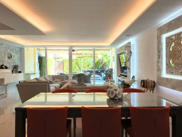 FOR SALE 🏡 Stylish Townhouse near the Beach – Atalaya de Rio Verde, Nueva Andalucía, Marbella