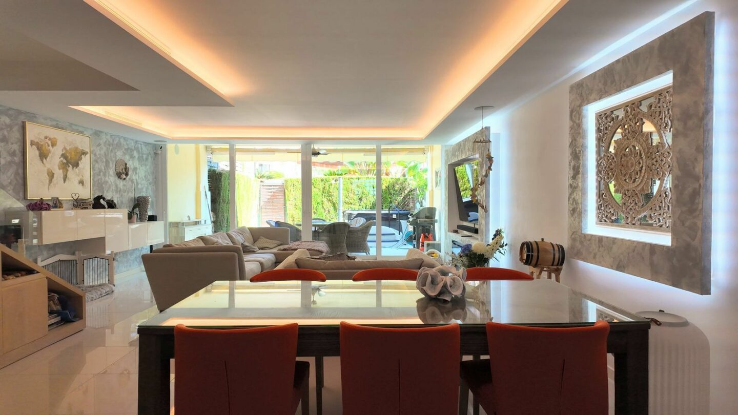 FOR SALE 🏡 Stylish Townhouse near the Beach – Atalaya de Rio Verde, Nueva Andalucía, Marbella