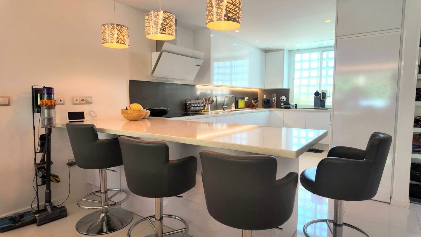 FOR SALE 🏡 Stylish Townhouse near the Beach – Atalaya de Rio Verde, Nueva Andalucía, Marbella