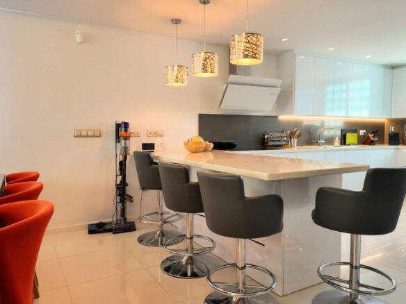FOR SALE 🏡 Stylish Townhouse near the Beach – Atalaya de Rio Verde, Nueva Andalucía, Marbella