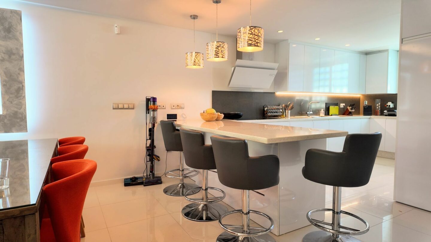 FOR SALE 🏡 Stylish Townhouse near the Beach – Atalaya de Rio Verde, Nueva Andalucía, Marbella