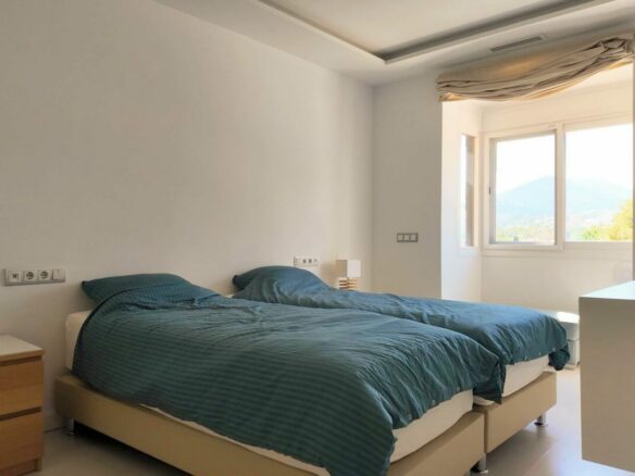 FOR SALE 🏡 Stylish Townhouse near the Beach – Atalaya de Rio Verde, Nueva Andalucía, Marbella