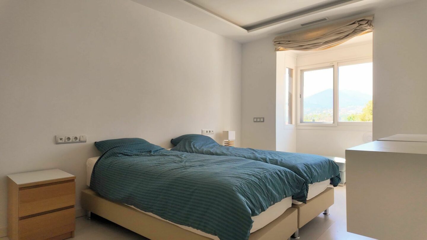 FOR SALE 🏡 Stylish Townhouse near the Beach – Atalaya de Rio Verde, Nueva Andalucía, Marbella