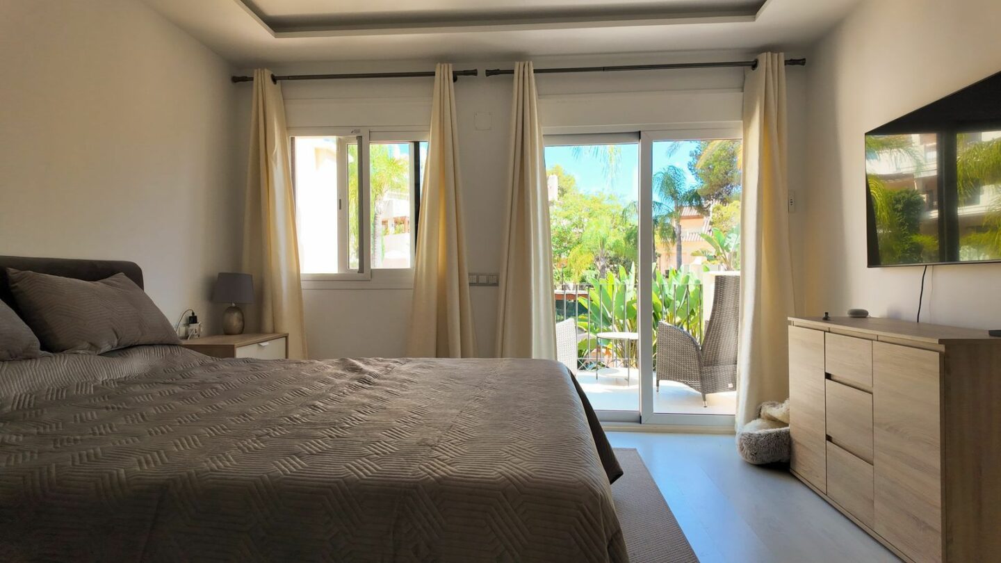 FOR SALE 🏡 Stylish Townhouse near the Beach – Atalaya de Rio Verde, Nueva Andalucía, Marbella