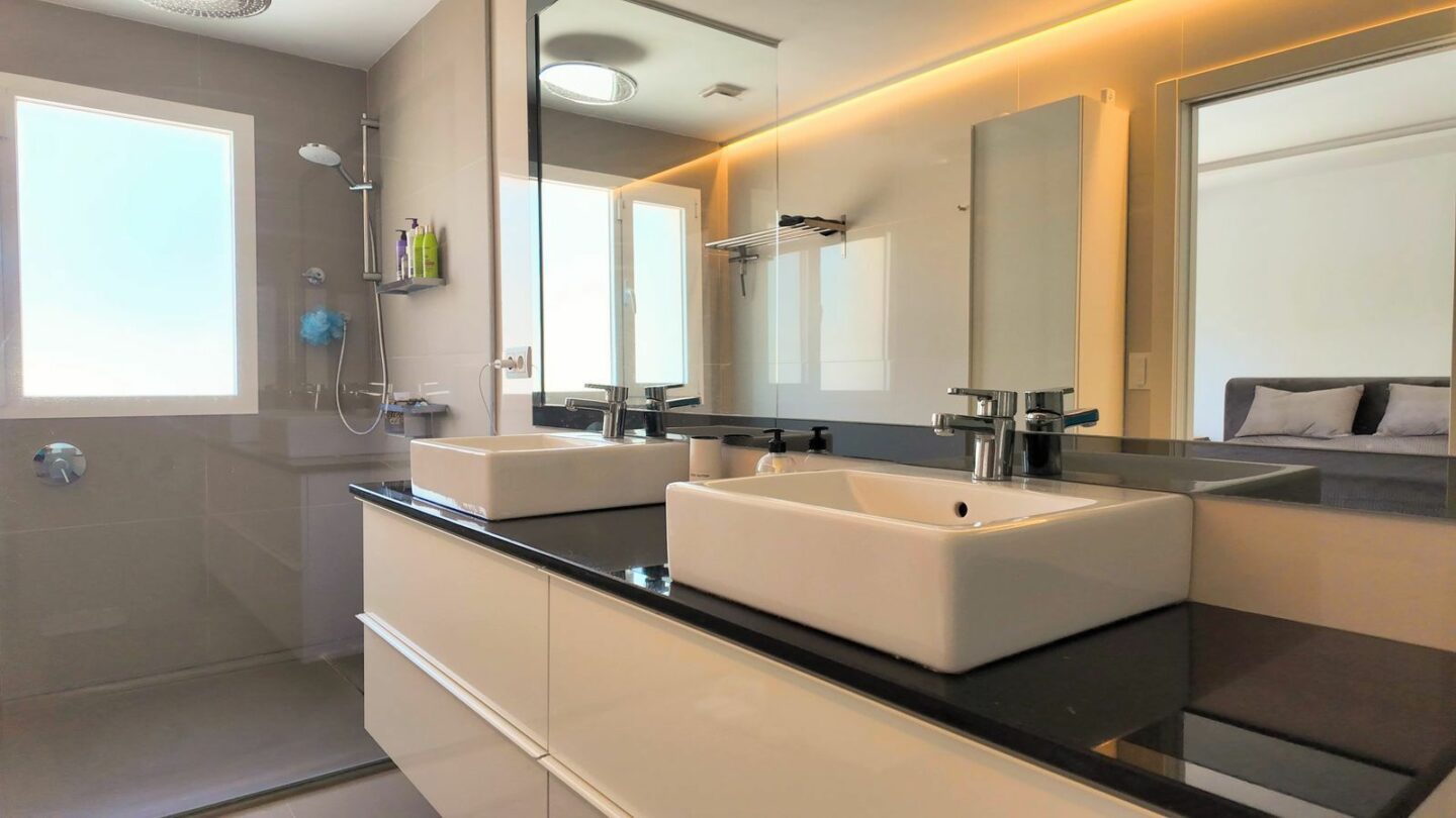 FOR SALE 🏡 Stylish Townhouse near the Beach – Atalaya de Rio Verde, Nueva Andalucía, Marbella
