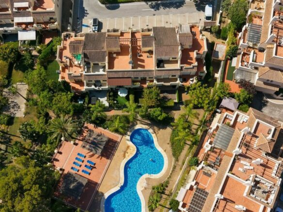 FOR SALE 🏡 Stylish Townhouse near the Beach – Atalaya de Rio Verde, Nueva Andalucía, Marbella
