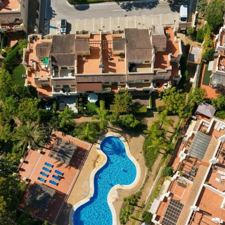 FOR SALE 🏡 Stylish Townhouse near the Beach – Atalaya de Rio Verde, Nueva Andalucía, Marbella