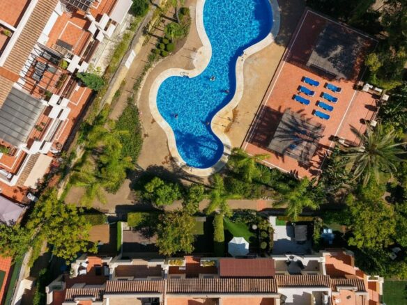FOR SALE 🏡 Stylish Townhouse near the Beach – Atalaya de Rio Verde, Nueva Andalucía, Marbella