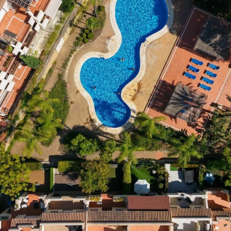 FOR SALE 🏡 Stylish Townhouse near the Beach – Atalaya de Rio Verde, Nueva Andalucía, Marbella