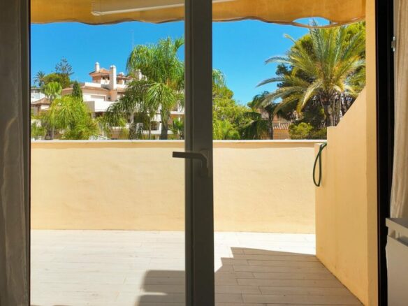 FOR SALE 🏡 Stylish Townhouse near the Beach – Atalaya de Rio Verde, Nueva Andalucía, Marbella