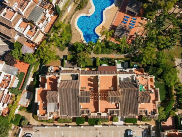FOR SALE 🏡 Stylish Townhouse near the Beach – Atalaya de Rio Verde, Nueva Andalucía, Marbella