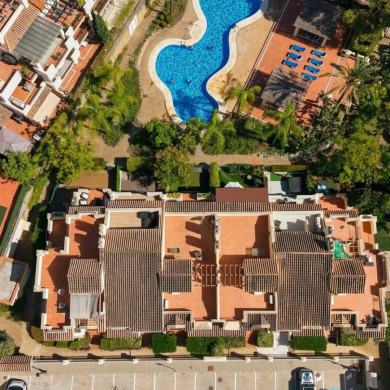 FOR SALE 🏡 Stylish Townhouse near the Beach – Atalaya de Rio Verde, Nueva Andalucía, Marbella