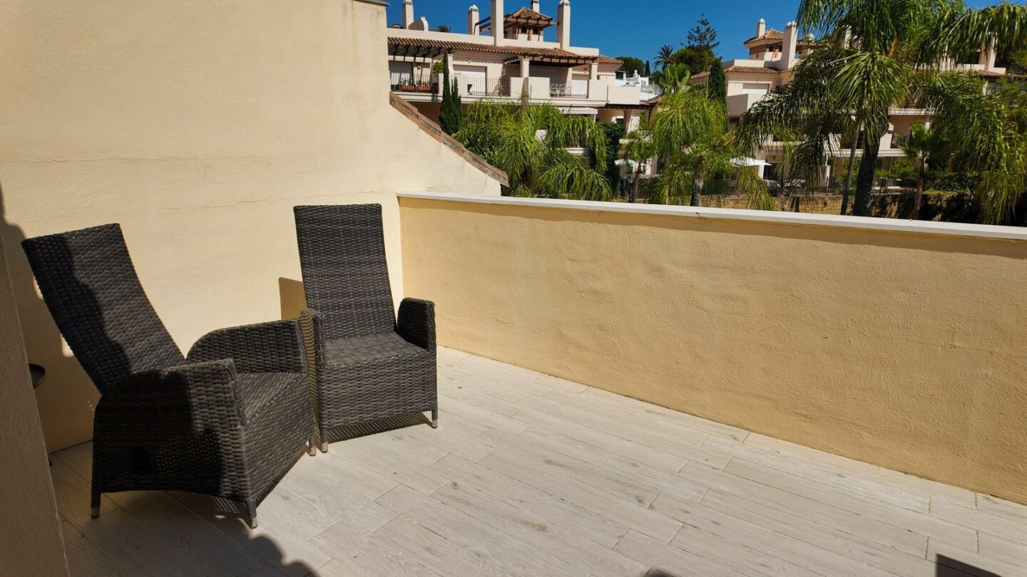 FOR SALE 🏡 Stylish Townhouse near the Beach – Atalaya de Rio Verde, Nueva Andalucía, Marbella