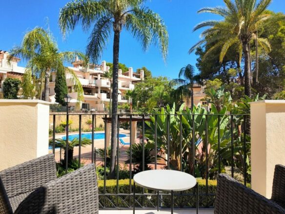 FOR SALE 🏡 Stylish Townhouse near the Beach – Atalaya de Rio Verde, Nueva Andalucía, Marbella
