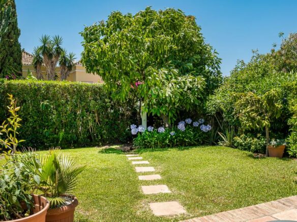 FOR SALE 🏡 Garden Townhouse near the Aloha Strip – Aloha Sur, Nueva Andalucía, Marbella