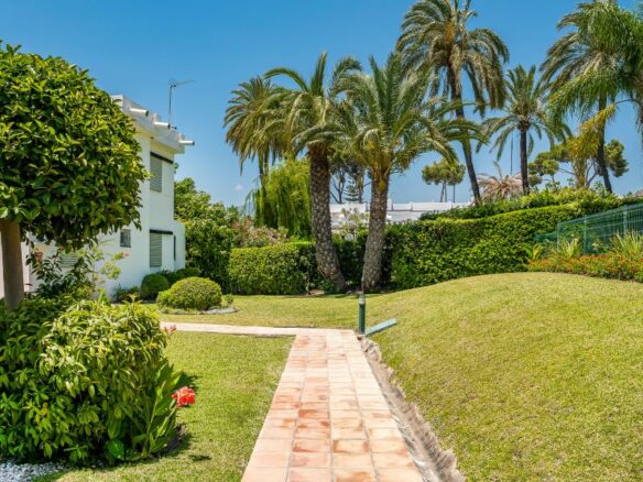 FOR SALE 🏡 Garden Townhouse near the Aloha Strip – Aloha Sur, Nueva Andalucía, Marbella