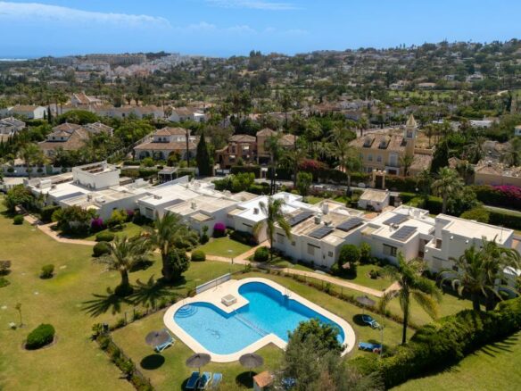 FOR SALE 🏡 Garden Townhouse near the Aloha Strip – Aloha Sur, Nueva Andalucía, Marbella