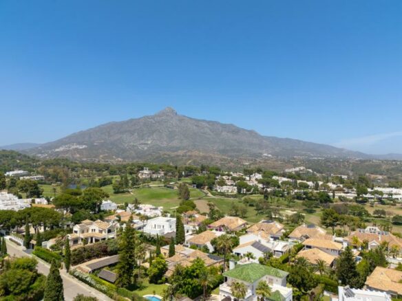 FOR SALE 🏡 Garden Townhouse near the Aloha Strip – Aloha Sur, Nueva Andalucía, Marbella
