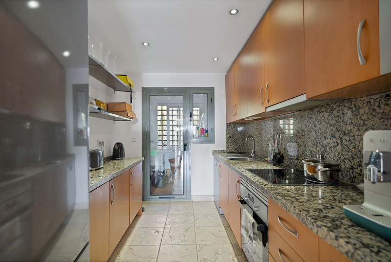FOR SALE 🏡 Spacious Apartment in Gated Community – Benatalaya, Atalaya, Estepona